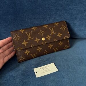 Louis Vuitton Travel‎ Wallet International
Trifold Wallet Monogram Coated Canvas